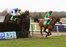 Paddy Power Warwick Castle H'cap Chase.