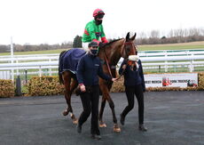 Paddy Power Warwick Castle H'cap Chase.