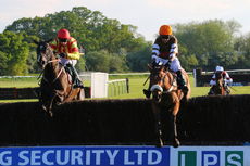 Ardencote Destination Spa Mares' Novices' Chase.