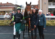 Pony Racing Authority Graduates H'cap Hurdle.