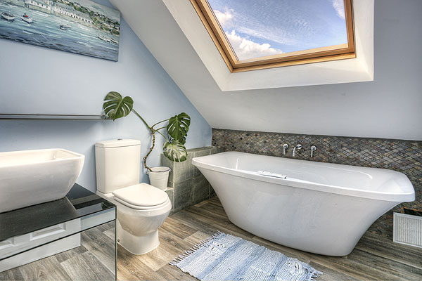 Interior Bathrooms 14