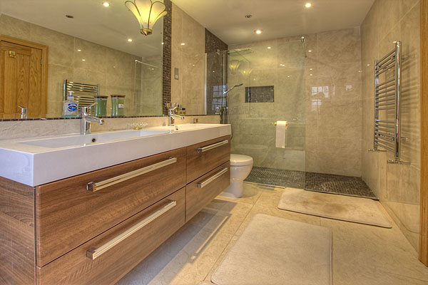Interior Bathrooms 6