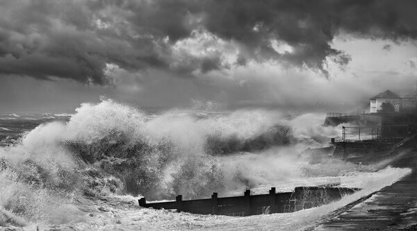 The storm Roger Dixey