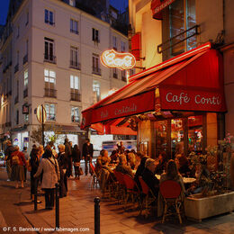 TRAVEL - PARIS