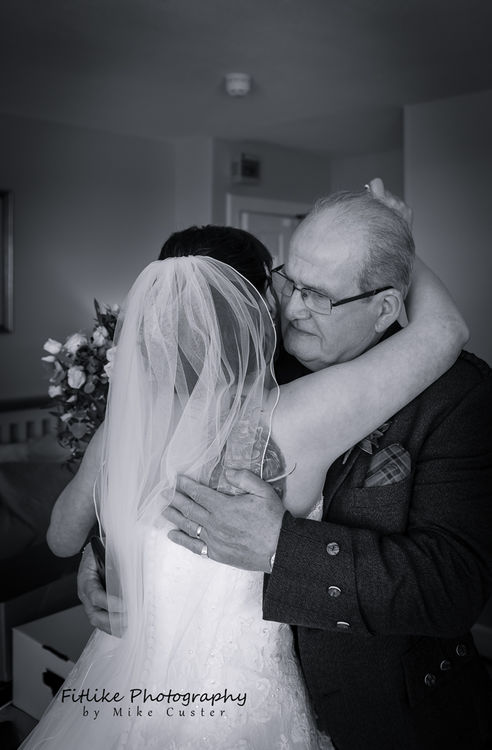 Father see's his daughter as the bride for the first time.