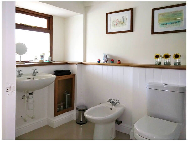 En Suite (Bedroom 1)