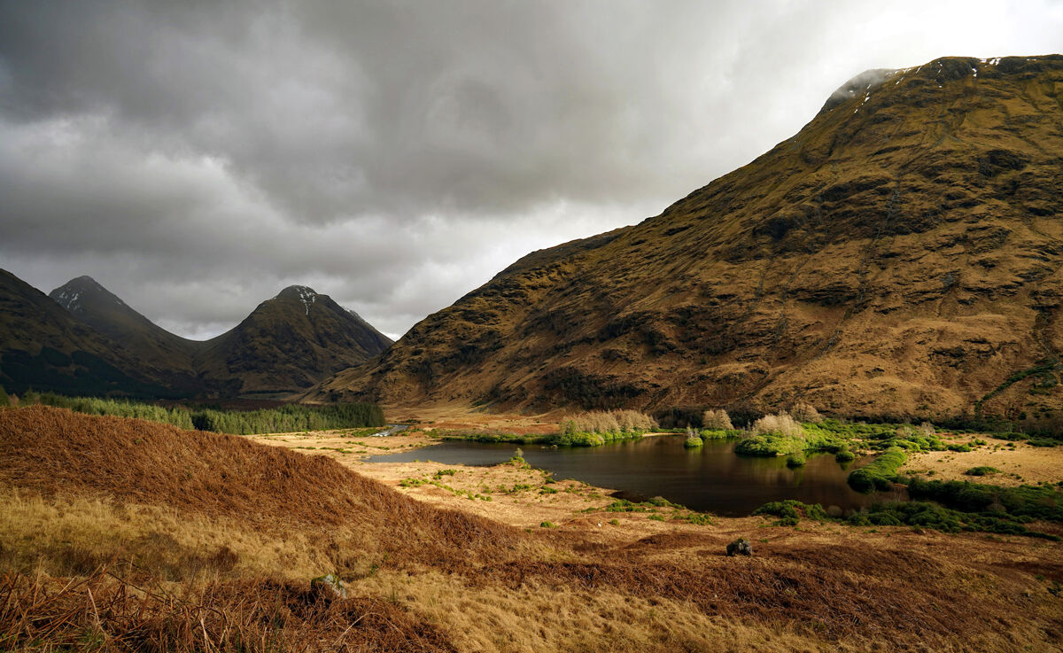 DARK AND LIGHT LOCHAN URR