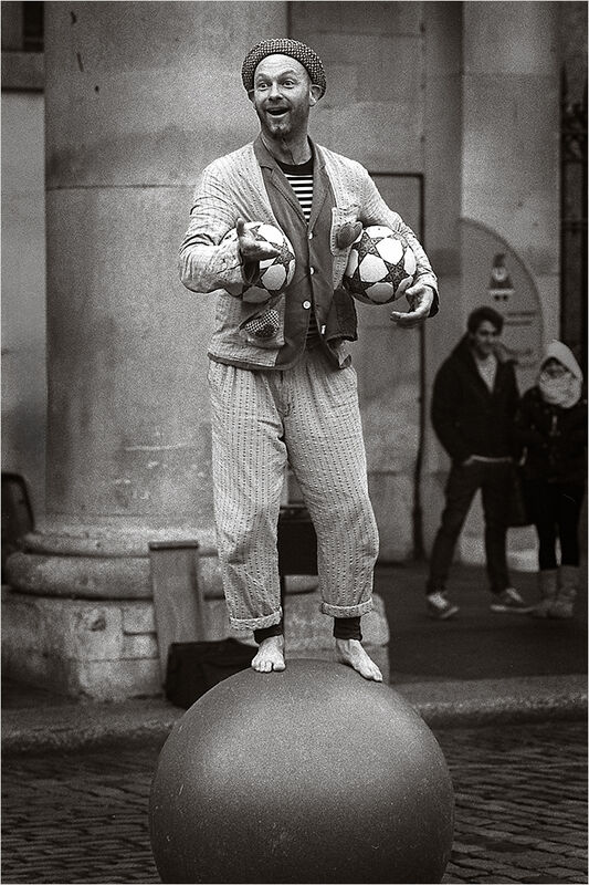 COVENT GARDEN STREET PERFORMER