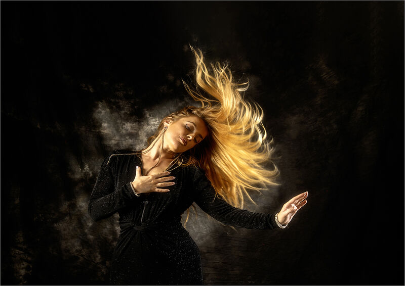 LADY WITH GOLDEN HAIR