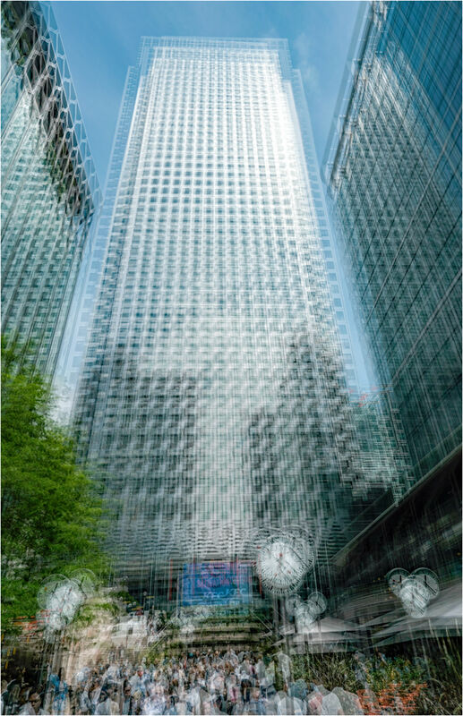 LUNCHTIME AT CANARY WHARF