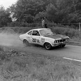 HILL CLIMB - Fintray 05 August, 1979 (Unknown driver in his Vauxhall Magnum braking for the Hairpin)