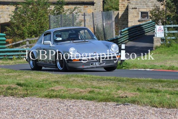 Porsche 911 Carrera driven by Thomas Robinson