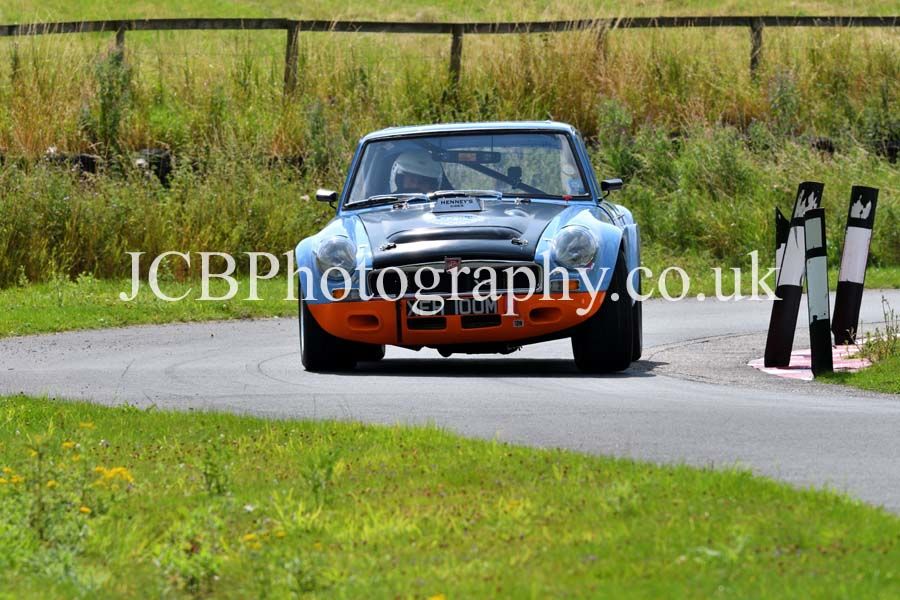 MGB GT V8 driven by Philip Stader