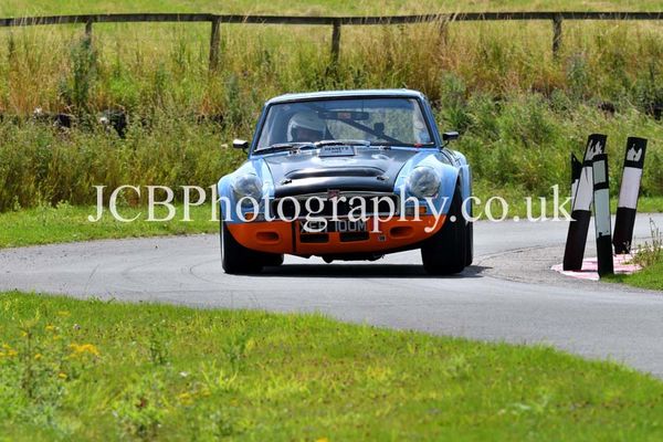 MGB GT V8 driven by Philip Stader