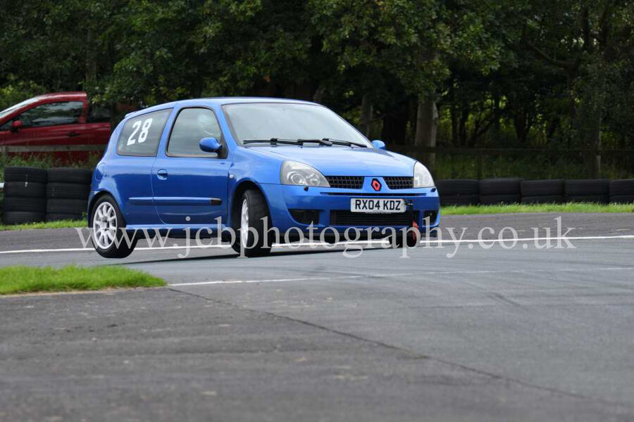 Renault Clio driven by Daniel Ashall