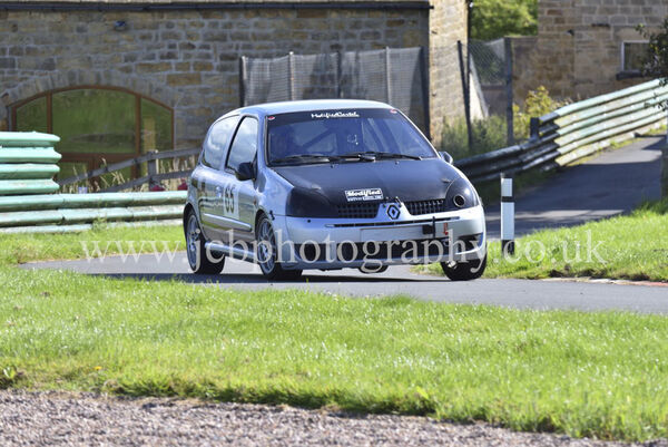 Renault Clio driven by Shaun Crouch