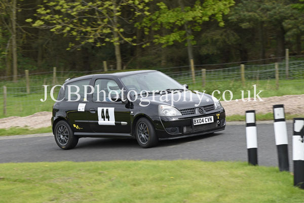 Renault Clio 182 Sport driven by Tony Pickering
