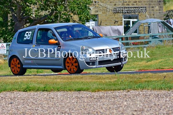 Renault Clio RS182 driven by Russell Hunter