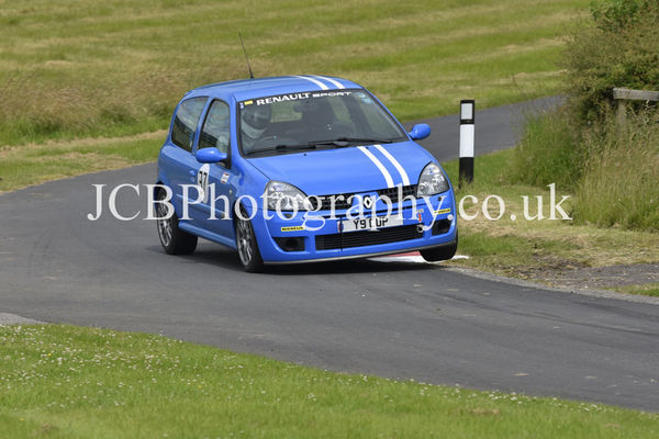 Renault Clio 182 Cup driven by Peter Siddle