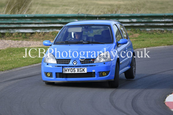 Renault Clio 182 driven by Anthony Buttle