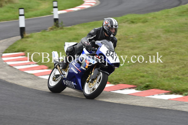 Suzuki GSXR K1 ridden by Matthew Cowlard