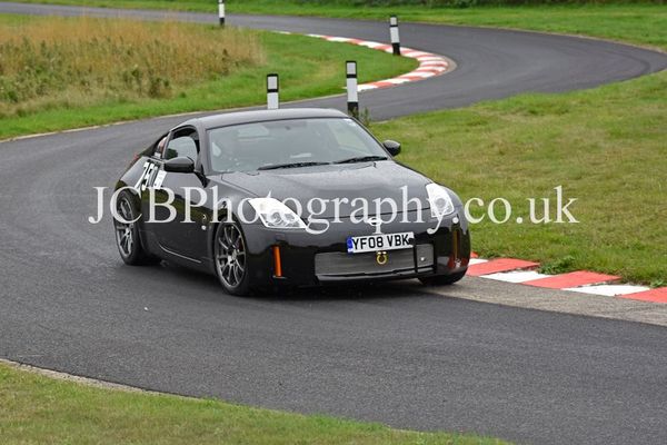 Nissan 350Z driven by Glen Shaw