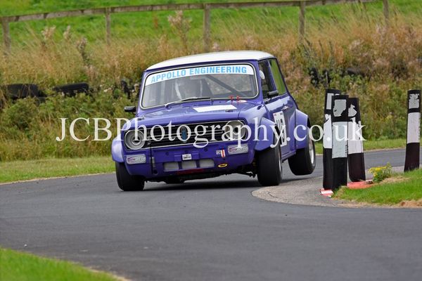 BL Mini Clubman driven by Julian Harber
