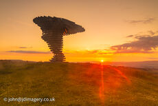 Suns rays at the singing ringing tree 2