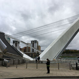 Millenium bridge open for boats