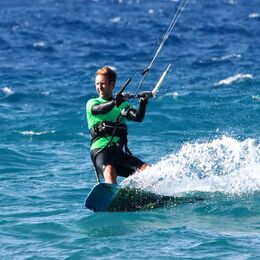 kite surfing