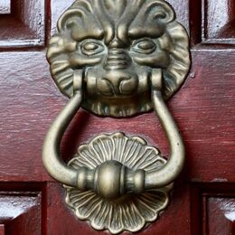 knocker