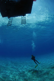 Decompression beneath the dive boat, Maria La Gorda