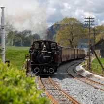 Merrdin Emrys approaching Minffordd Station