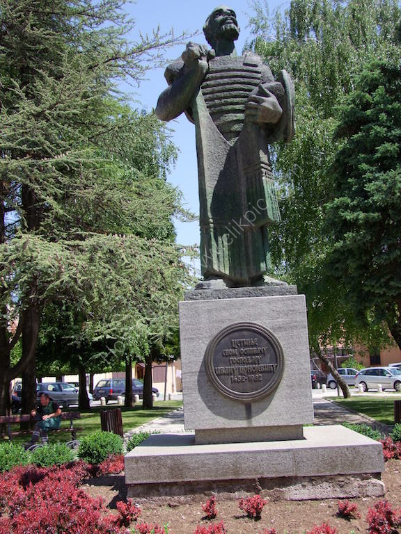Statue of Founder of Cetinje