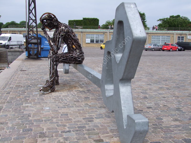 Scupture "Sitting on the Key"
