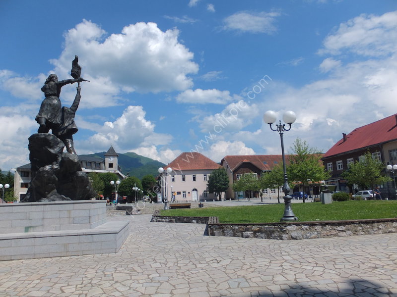Town Square & Patriots Statue, Kosalin
