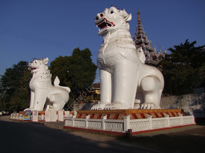Chinthe Buddhist Lions