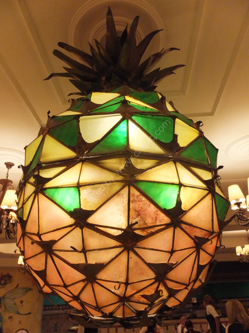 Unusual Central Restaurant Light, Santa Clara