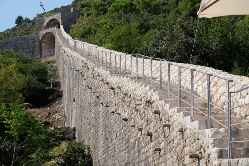 Kula Stovis & City Walls