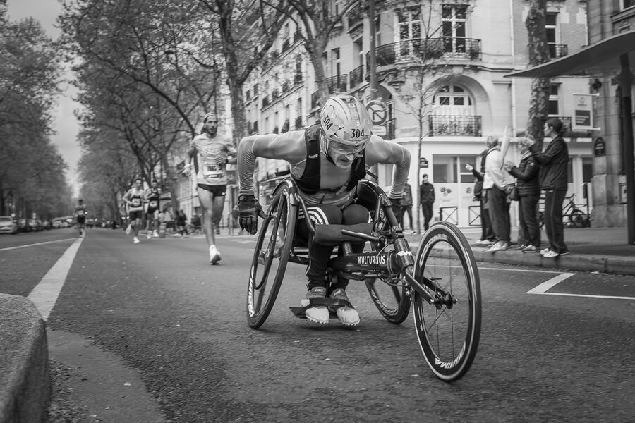 Group B - First - Paris Marathon - Simon Brown