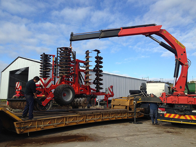 Heavy lift crane and lowbed