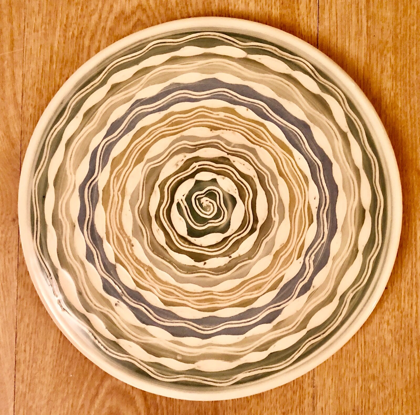 Waves Pattern Cake/Cheese Server