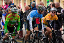 Mark Cavendish (in yellow)