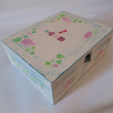 Shabby Chic Box with Wine Design