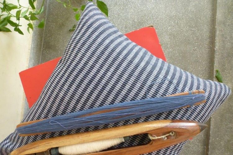 2521286-Cotton Hand-Woven Cushion Cover