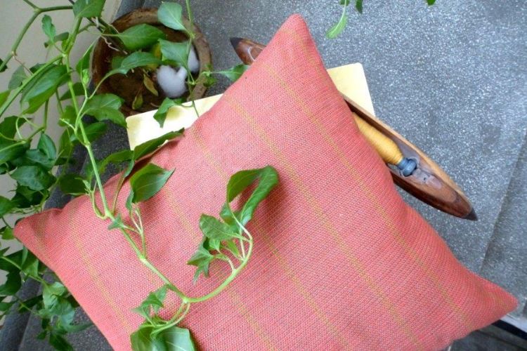 2521288-Cotton Hand-Woven Cushion Cover