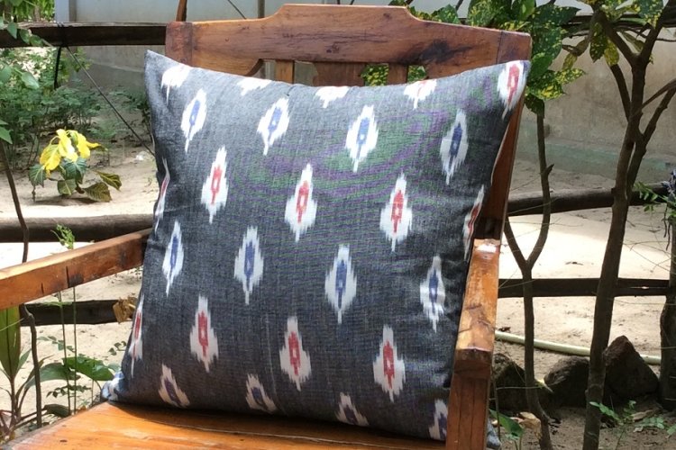 6421173 Koyyalgudam Cushion Cover