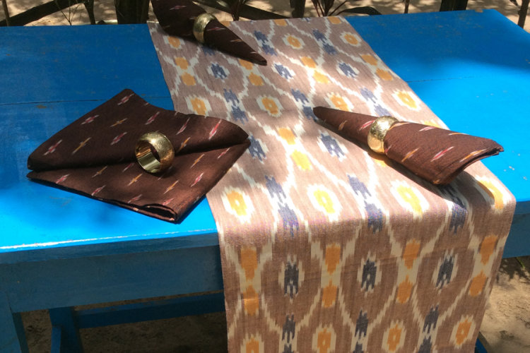 6418241 Koyyalgudam Table Runner & 6415227 Napkin