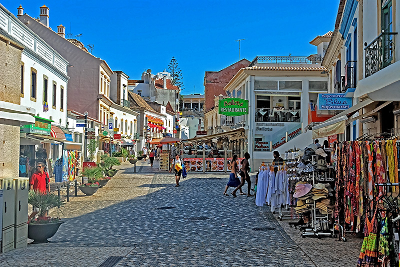 Shoppers in Albufeira