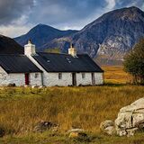 Classic Black Rock Cottage by Martin Hutchings 9